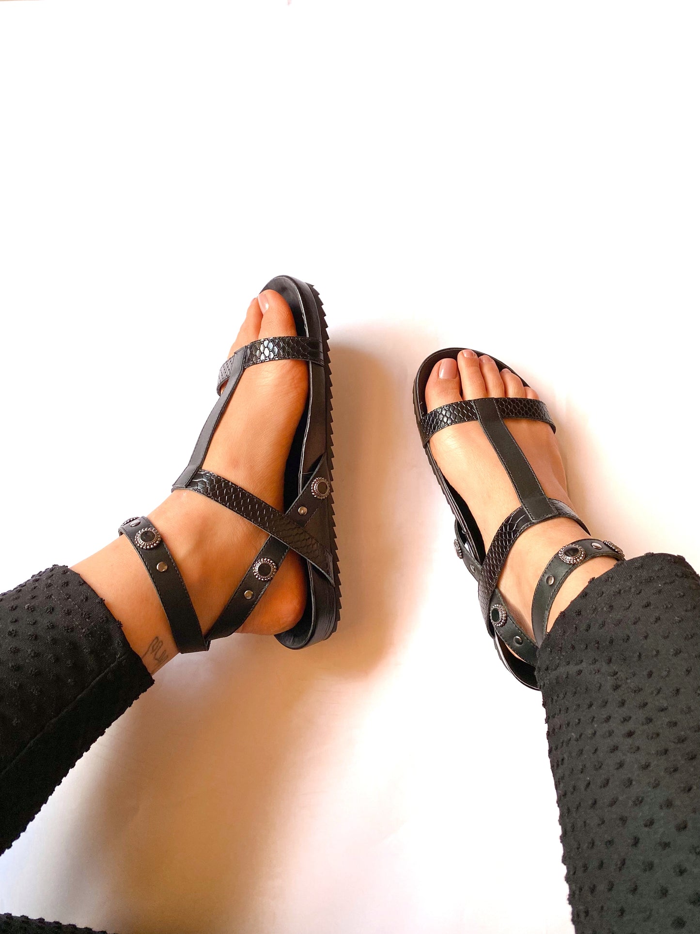 Flat Mika - black